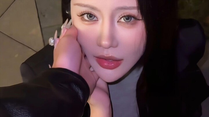 ถ้าไม่พอใจฉัน ก็แค่มองให้ฉันฟินไปเลย!