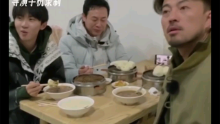 哈哈哈明星出去偷吃被节目组抓包的超绝松弛感