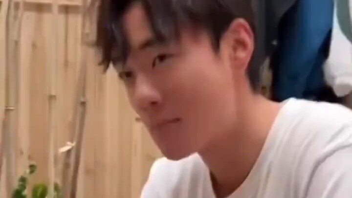 Big brother's photography is also quite brilliant hahahaha, everyone suffers equal trauma