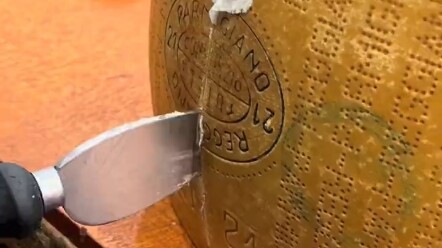 Ayo lihat seperti apa bentuk keju seharga lima ratus dolar