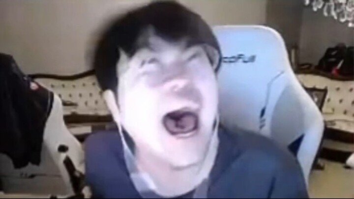 พาเคอร์ไม่กอดหัวทำไมนะ? (เวอร์ชันน่ารัก)