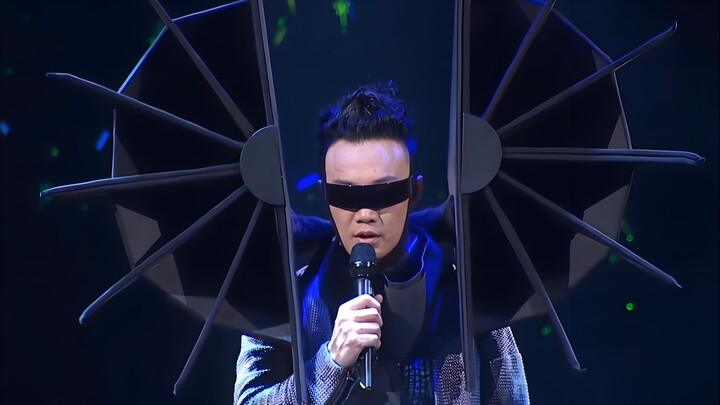 陈奕迅加入Ave Mujica演唱视频流出