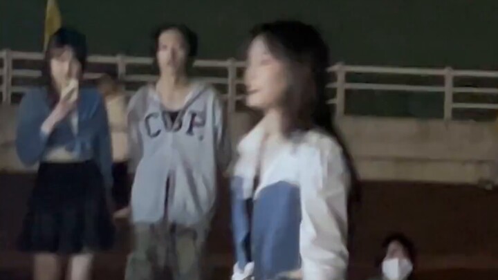 When I danced Zhang Yixing's "Lotus" on the playground