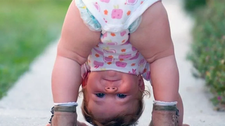 Silly YOGA BABIES ตลกมากจนไม่สามารถหัวเราะได้! - การรวบรวม KIDS น่ารัก