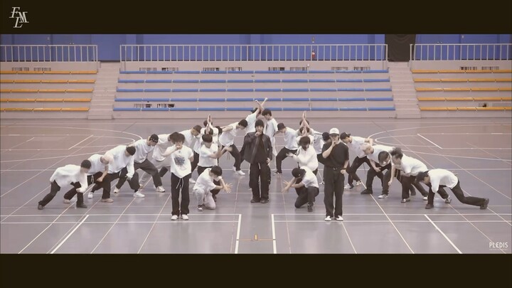 super的伴舞可不是好当的，走位靠半飞，这么多人一点都不觉得挤和乱（白衣服的都是伴舞）