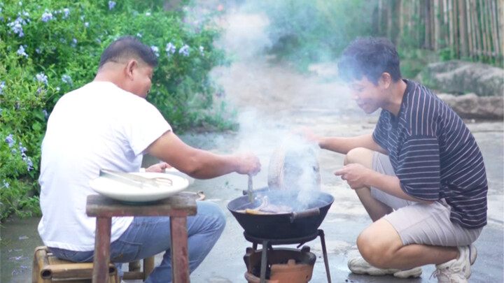 Katanya, sekali menanam asparagus bisa panen bertahun-tahun! Di rumah kalian ada yang menanam nggak?