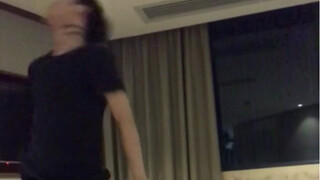 Mengapa pemuda ini begitu terobsesi? Apa yang sebenarnya terjadi ketika kamu tidur dengan lengan ter