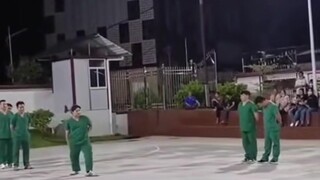 医学生模仿六大步态