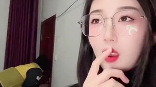 Nhân viên giao hàng: Thôi chết, bà này chẳng lẽ định ăn thịt người à?