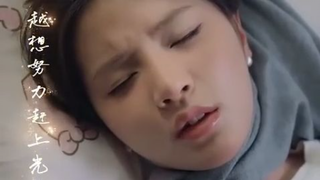 Rekan sekamarku ternyata adalah dosen kuliahku yang dingin, sekarang dia jatuh cinta padaku