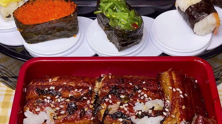 Hôm nay mình cũng thử trải nghiệm món “rớt nhanh” của Crayon Shin-chan – sushi quay và cơm lươn!