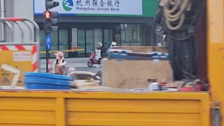 “这是在拍电影吗？”童锦程 花小龙 王老师