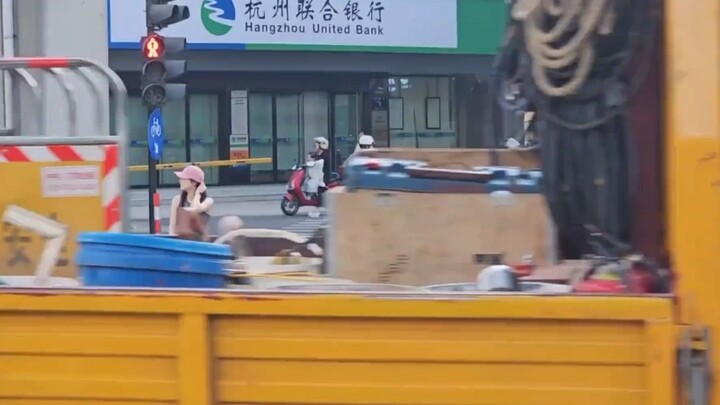 “这是在拍电影吗？”童锦程 花小龙 王老师