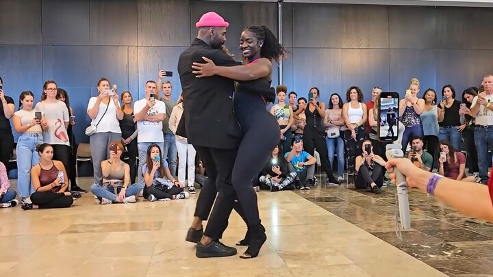 Dancing Kizomba