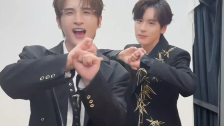 يافانغ يعود مرة أخرى مع "ضوء القمر المتلألئ"، وهذه المرة برفقة زملائه الذين تغلبوا على الصعاب.