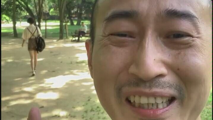 ช่วงนี้อากาศร้อนมาก ลุงใจดีก็เพิ่งจะเจอสาวสวยบนถนนแบบนี้ได้ยากจริงๆ!