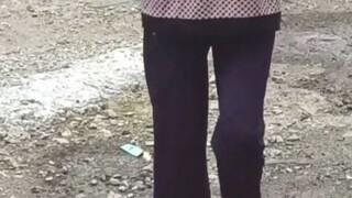 女子不饿吃不下饭，奶奶以为是菜不合口味买来辣条