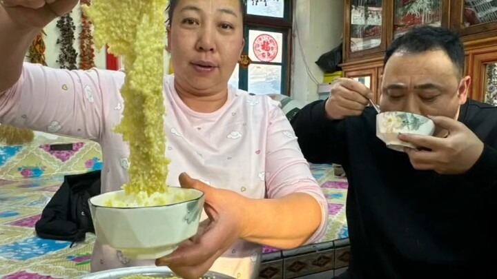 Laba porridge made with glutinous millet, served with a few side dishes—so delicious and satisfying!