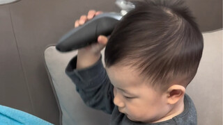 下一期内容：孩子偷拿剃须刀给自己剃成了地中海
