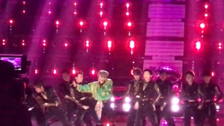 [Male fans quarreling with each other to support Liu Yuxin during BiuBiu stage] What's wrong with su