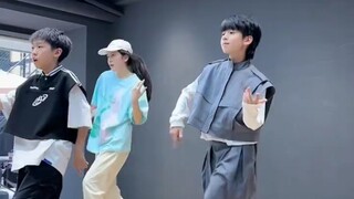 Lin Ziye, yang memerankan Pei Zhi di "Genius Basics" ketika dia masih kecil, sebenarnya bisa menari?