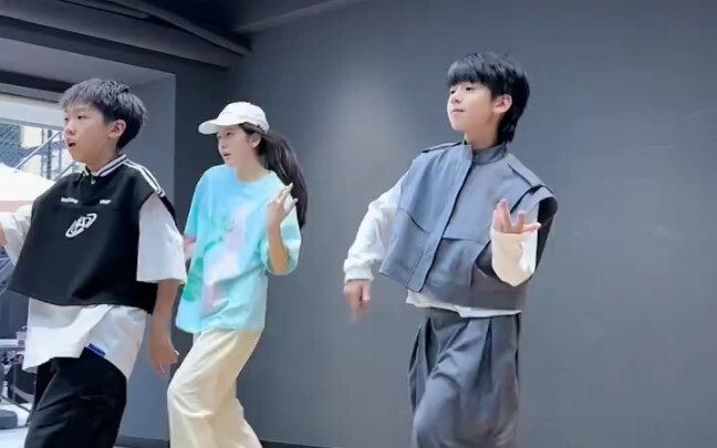 Lin Ziye, người đóng vai Pei Zhi trong "Genius Basics" khi còn nhỏ, thực sự có thể nhảy? ? ? ! ! ! !