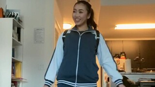 你肯定有一个同学是这么走路的！