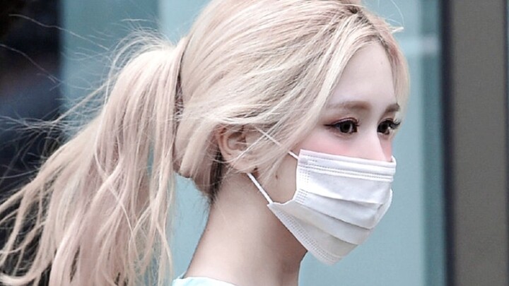 Trong giai đoạn đầu mới debut, mấy lần comeback của cô ấy đều có tạo hình na ná nhau; nếu là người b