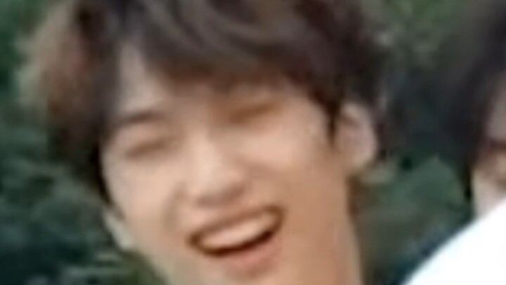 Hạo Phi, về nhà đi, về nhà đi được không? Đôi khi anh thực sự hơi sợ em…