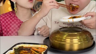 #自热火锅 还得是我妹呀！换了个好东西！#情侣日常#哇又便宜又好吃#好吃到停不下来#无限回购的宝藏单品