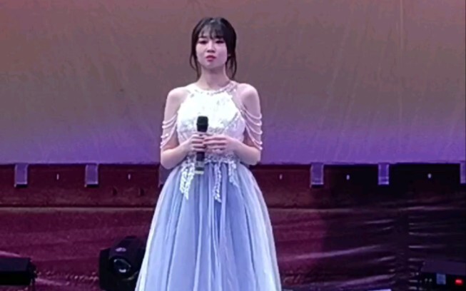 Khi tôi hát “Tả Chỉ Chỉ Nguyệt” trong cuộc thi ca sĩ ở trường