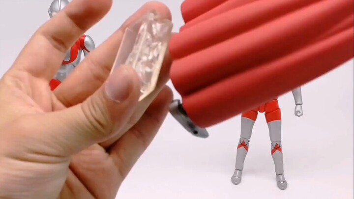 The origin of the ULTRA-ACT series - the first Ultraman 1.0. From the model, we can see the evolutio