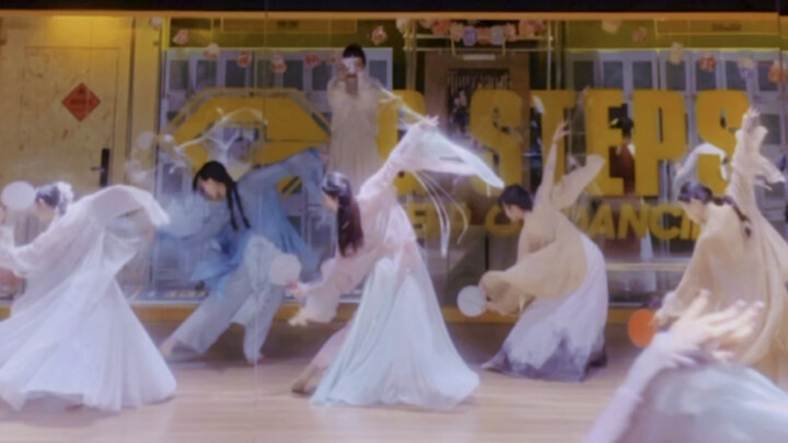 “Ode to Luochun” | Look quick—there’s a glowing fairy!