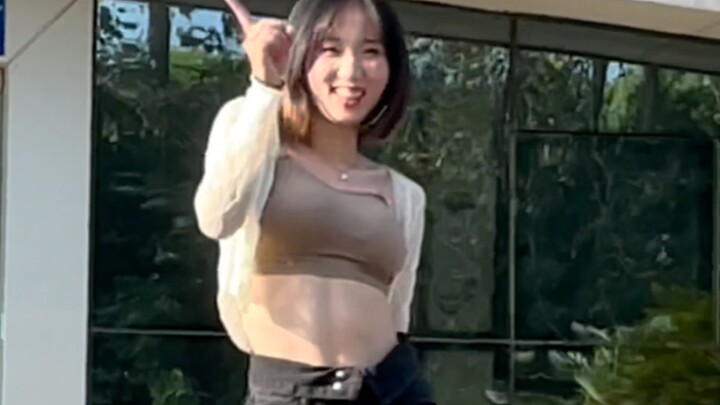 “ขึ้นแสดงในสนามฝึกทหาร เต้นเพลง POP ของ Lim Nayeon สัมผัสประสบการณ์ความสุขของการเป็นดาราสาวครั้งแรก!
