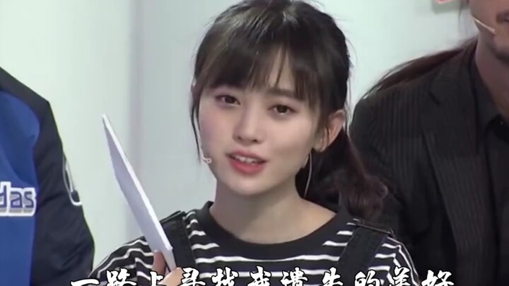 “Did you hear that? He’s praising me!” A cappella — gotta give her a shoutout! [Ju Jingyi]