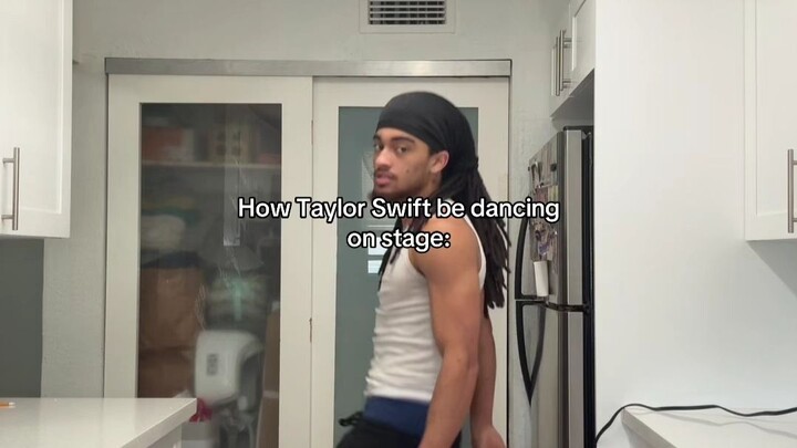 Menurutmu mirip enggak? Blogger tari luar negeri meniru jurus andalan Taylor Swift di konser!