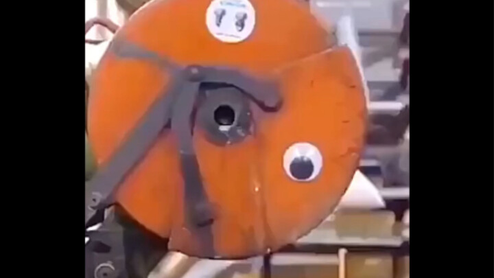 “ฉ่าว แปลกจัง ดูอีกที”