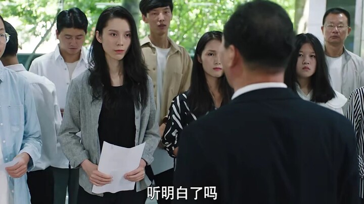 เพื่อรับมือการตรวจเยี่ยมจากผู้บังคับบัญชา บรรดาพนักงานสำนักงานถึงกับซ้อมล่วงหน้า!