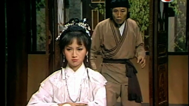Don’t mess with a girl who’s sulking at her partner.