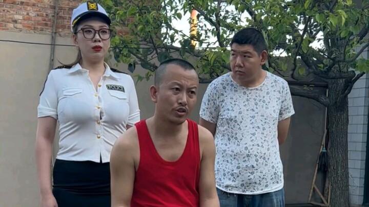A Beijing sister came to visit the set, gifting Brother Bi and Sister Bi the ultimate truth: only Bi