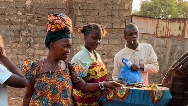 Monkey Dad finished visiting his family and went home to grow coffee. It is not easy to see a child 
