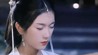 Trong ngoài tường cung khó phân biệt, ngọc bội gợi mở bí mật dòng dõi rồng, nữ y sĩ mang con vào chố