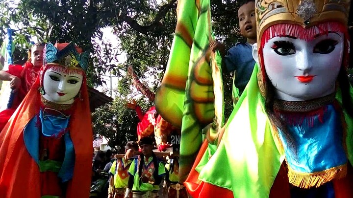 Burok dan Drum Band Rame Hiburan Masyarakat