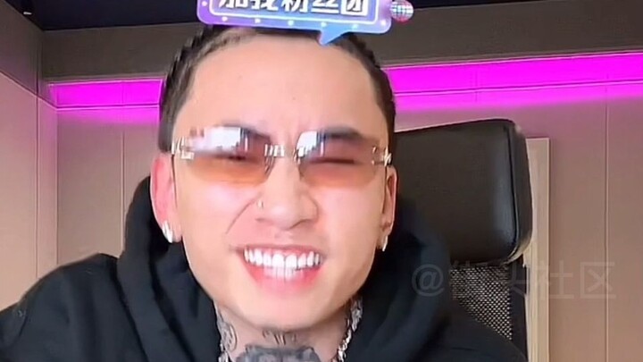 ارتجال مذهل! ما سي وي يعيد إنتاج أغنية "Billie Jean" لمايكل جاكسون