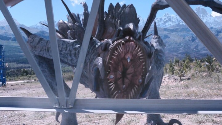 A terrifying monster, starving for 500 million years without a single bite, is dug up from undergrou