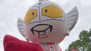 Ultraman đến trái đất để tìm người kế nhiệm