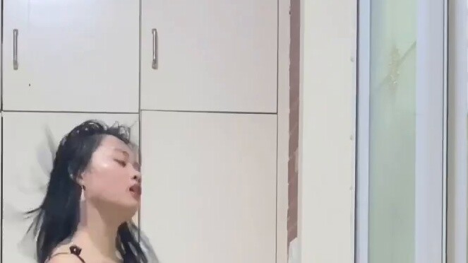 【LiLi】Single-living-resenting-woman-stylesiastar-alone