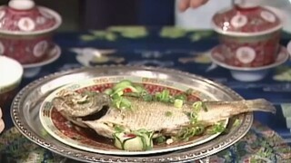 أكل سمك السلمون المرقط ذي الأربعة خياشيم، وأكل فقط خده.