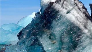 عندما ينقلب الجبل الجليدي أمام عينيك مباشرة... يصبح ملمس القاع جميلاً للغاية!