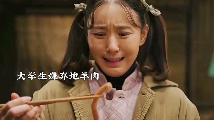 Hujan salju lebat memutus akses ke pegunungan, persediaan makanan menipis, tapi mahasiswa masih saja